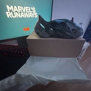 VR Headset with Black Design